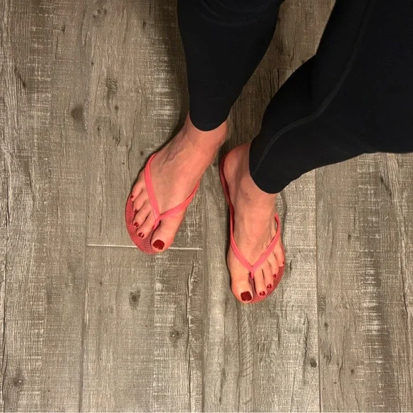 Havaianas Vibrant Pink Sandals - Picture 7 of 7